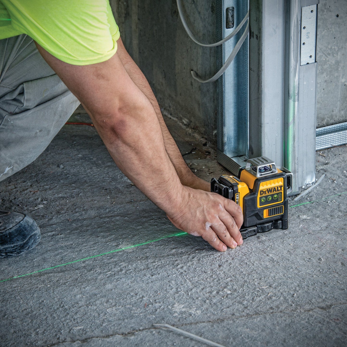 DW089LG 12V 3x360 Green Line Laser Level