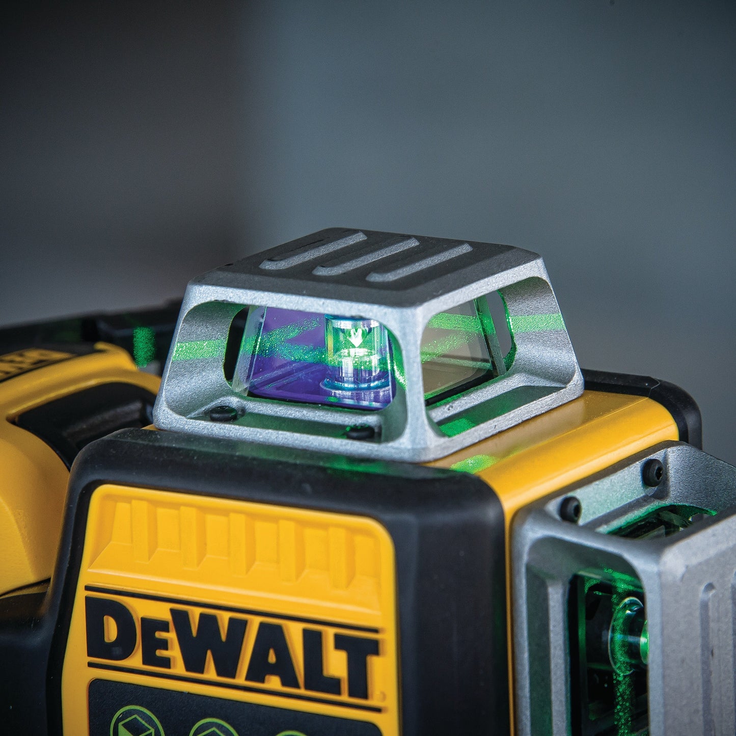 DW089LG 12V 3x360 Green Line Laser Level
